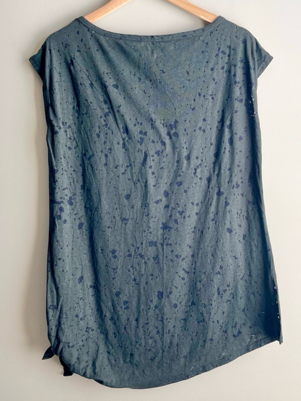Evereve + Michael Stars Women’s Dark Green Asymmetrical Tie-Hem Burnout Top - Picture 4 of 5